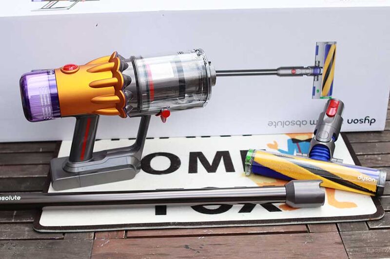 Dyson V12 Slim Absolute vor der Verpackung